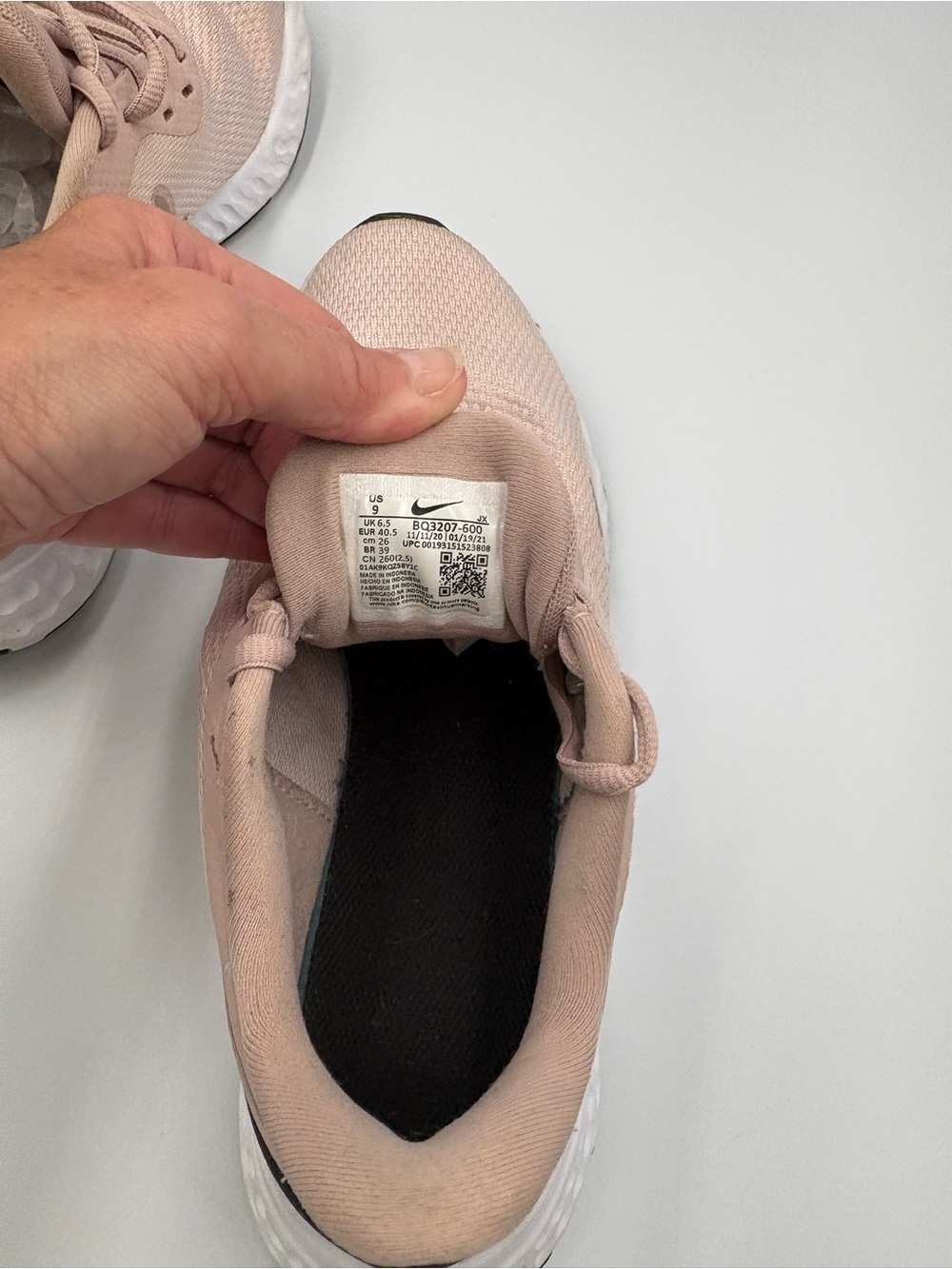 Women’s Nike Revolution Rose Gold SZ 9 - Picture 5 of 6